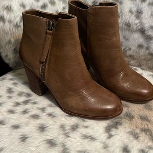 Gianni Bini booties